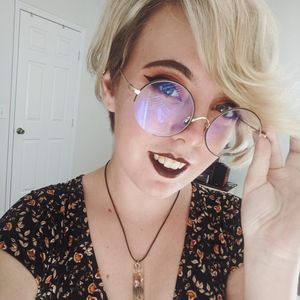 Meet your Posher, Caroline